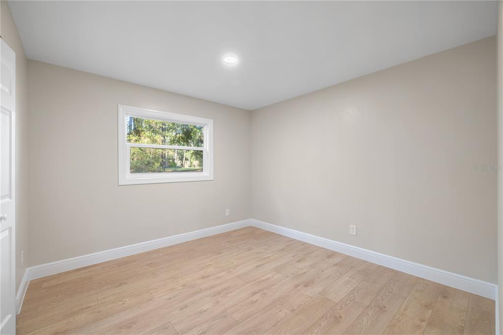 20045 Southwest 88th Place Road Dunnellon, FL 34431 - Photo 31 of 53 an empty room with a window