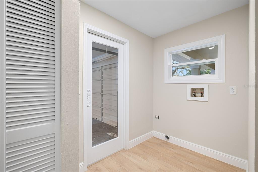 20045 Southwest 88th Place Road Dunnellon, FL 34431 - Photo 33 of 53 a view of a hallway with closet