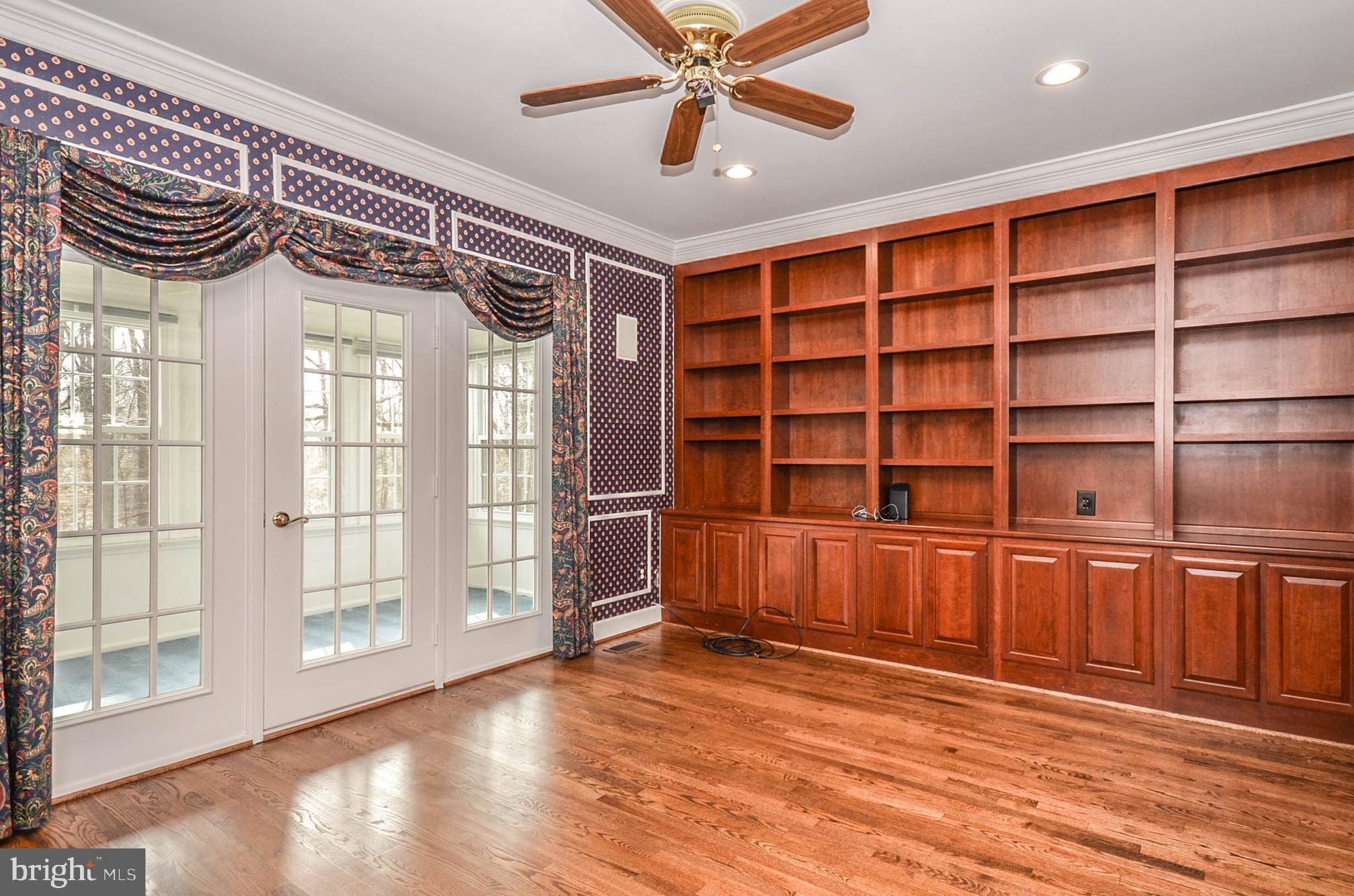 12009 Wetherfield Lane Potomac, MD 20854 - Photo 15 of 86 Spacious eat in area opens wtn great room
