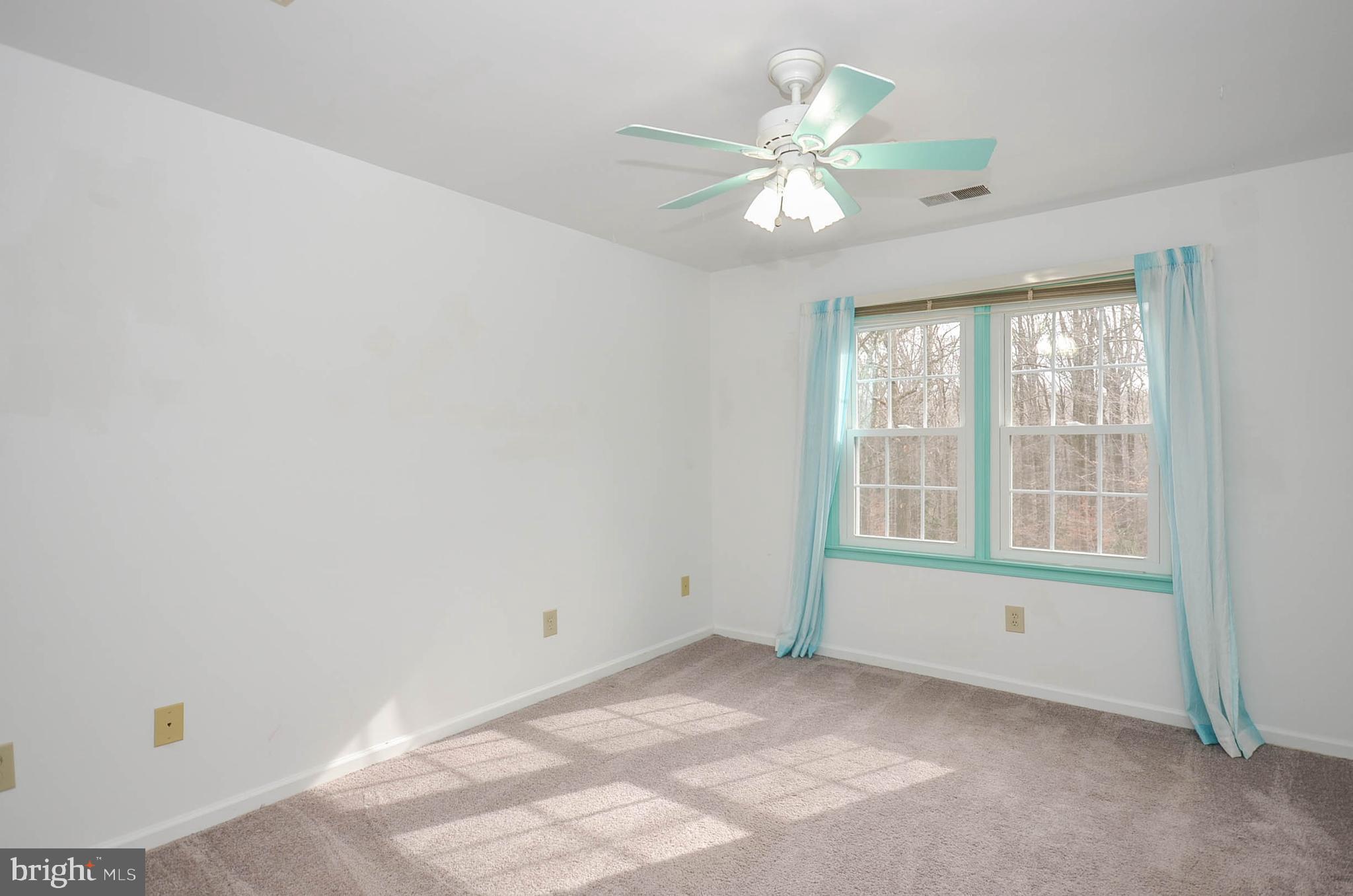 12009 Wetherfield Lane Potomac, MD 20854 - Photo 26 of 86 Enclosed room between garage and kitchen
