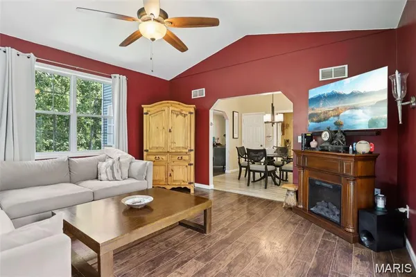 $409,900 | 9965 Shiloh Drive, Hillsboro, MO 63050