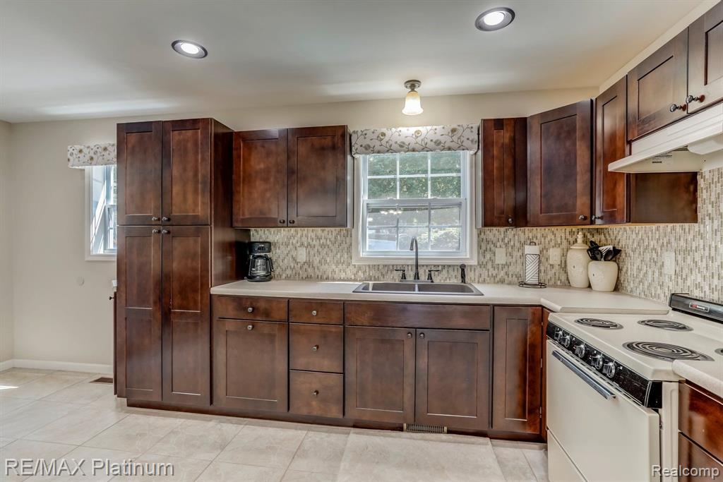 5307 Dickson Street Howell, MI 48843 - Photo 8 of 37
