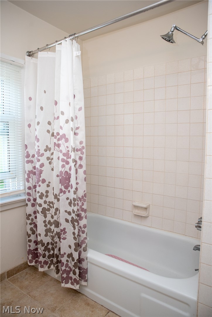 1403 Richmond Road Cleveland, OH 44124 - Photo 28 of 35