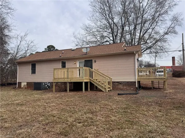 $1,500 | 2505 Highway 54, Graham, NC 27253