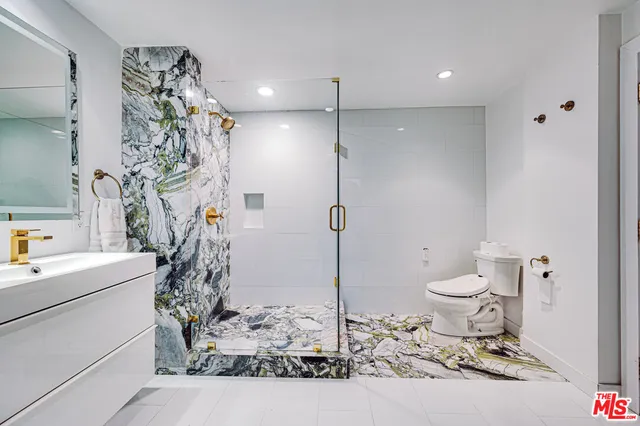 a view of a pathway both side of building