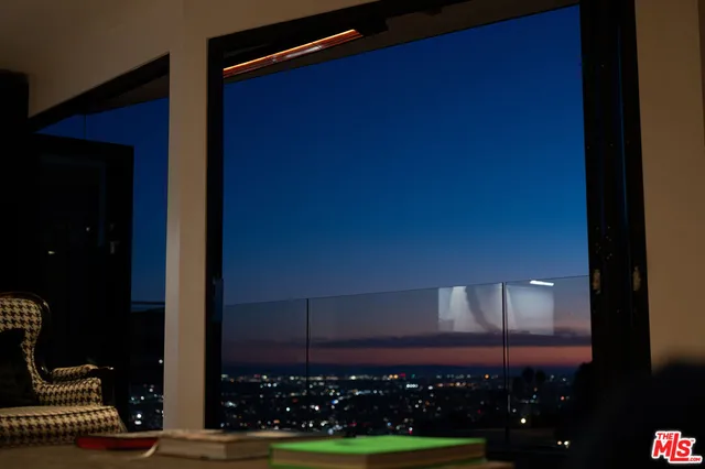 $12,000 | 8560 Franklin Avenue, Los Angeles, CA 90069