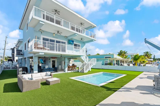 a view of a house with swimming pool and yard