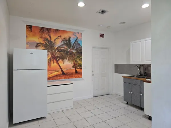 $1,850 | 1922 Garfield Street, Unit 3, Hollywood, FL 33020