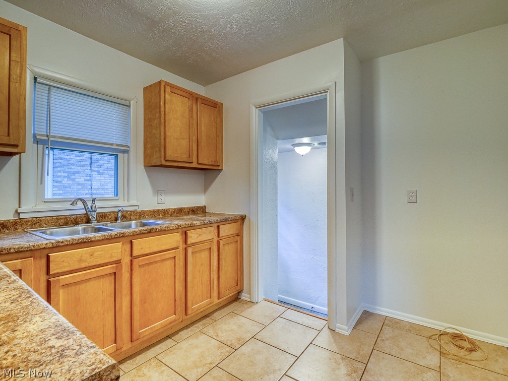 6301 Ridge Road Parma, OH 44129 - Photo 5 of 29