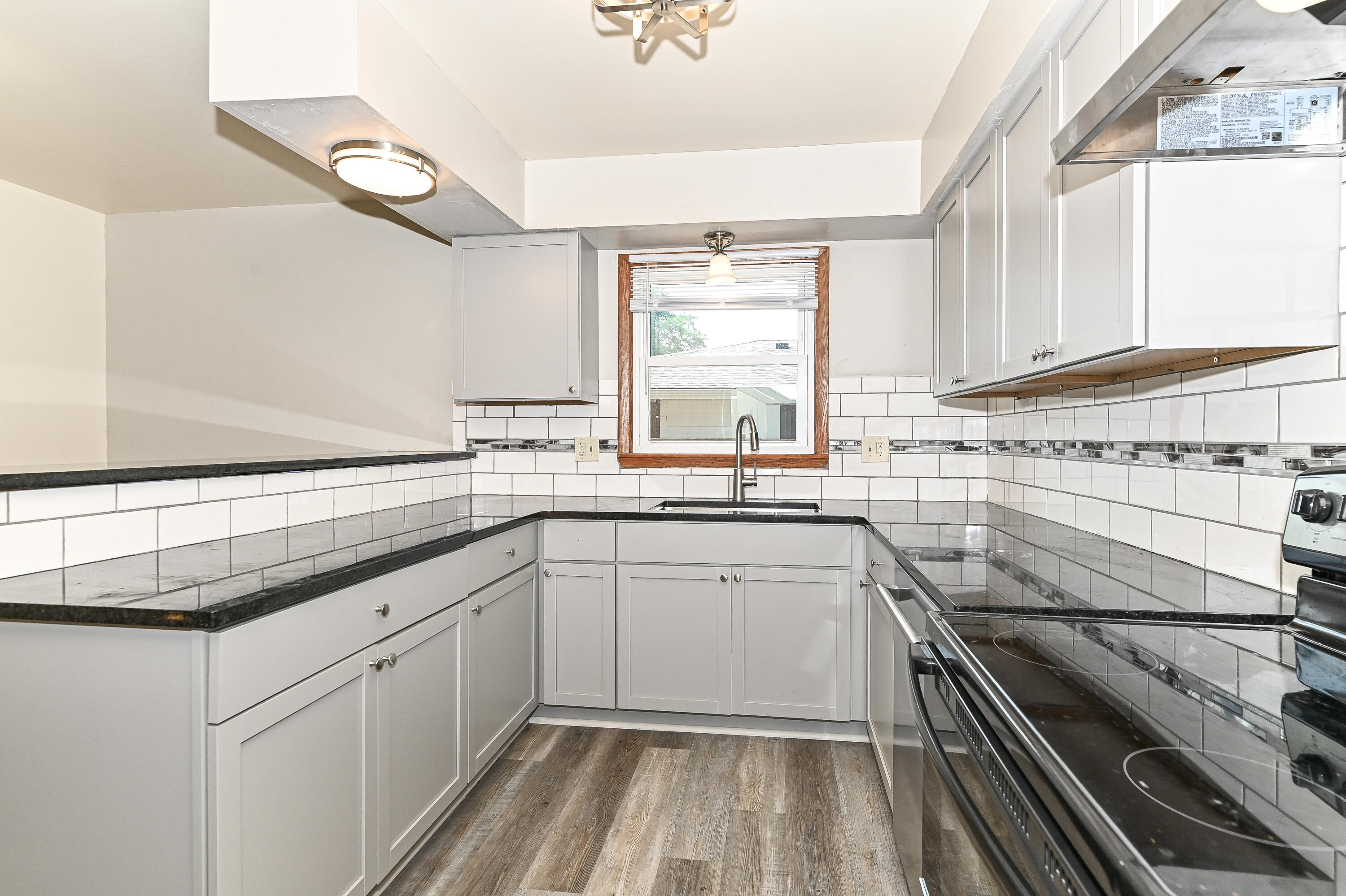 1728 Cleveland Avenue, Unit 1730 Racine, WI 53405 - Photo 11 of 39 Kitchen