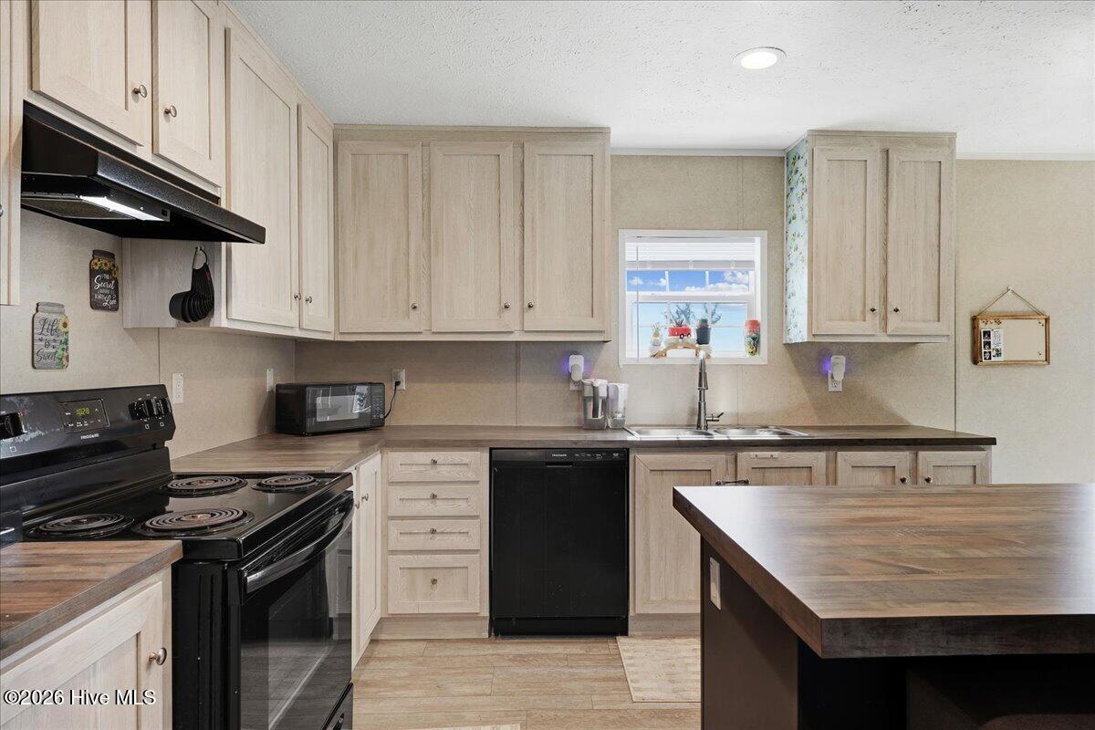 2912 Basstown Road Clinton, NC 28328 - Photo 9 of 25