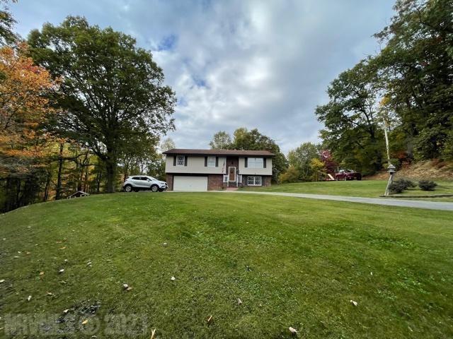 272 Vista Road Bluefield, WV 24701 - Photo 3 of 21 Gallery Image 3