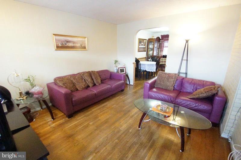 7757 Eastdale Road Baltimore, MD 21224 - Photo 4 of 15 Living Room