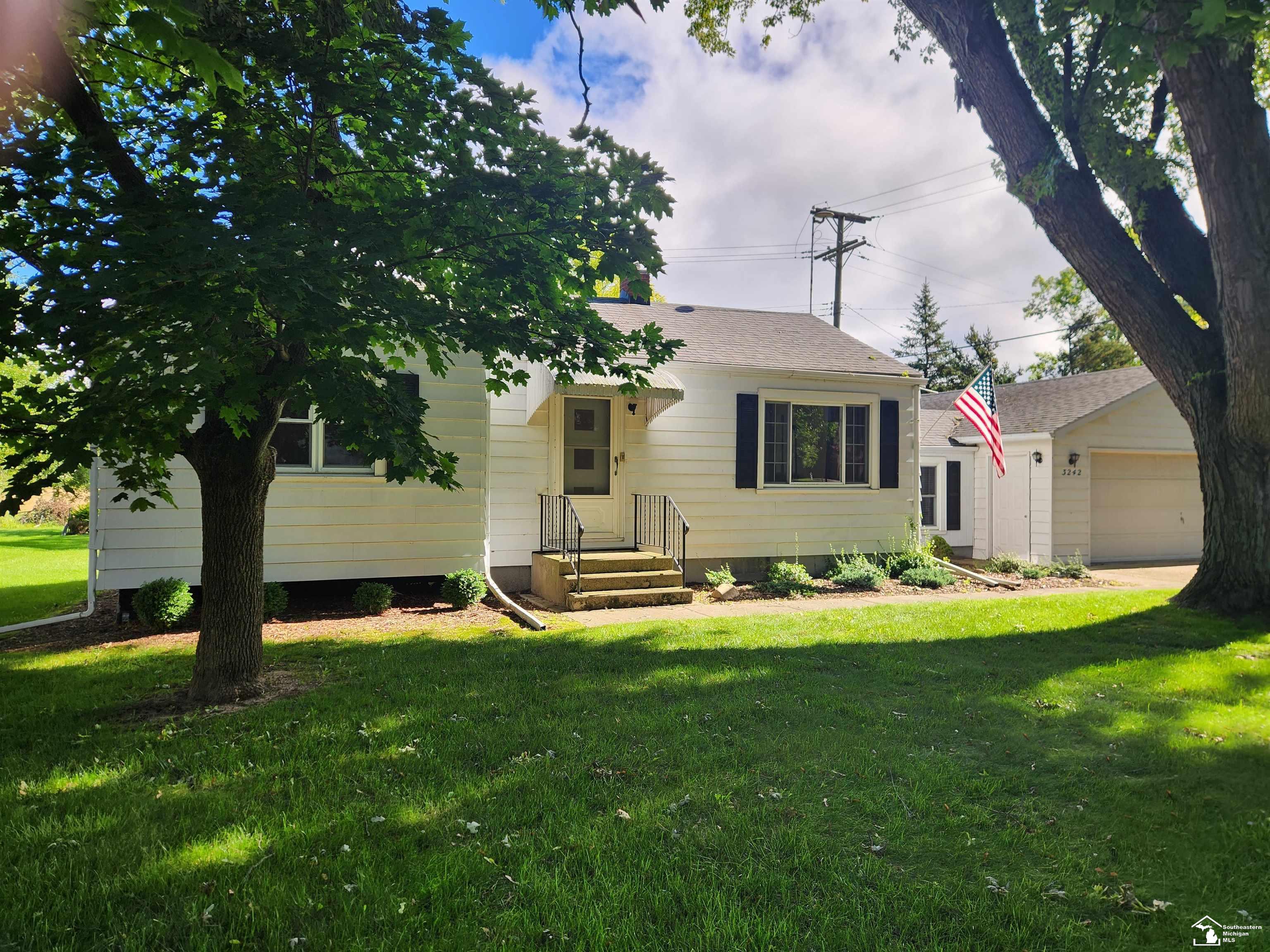 3242 Bluebush Road Monroe, MI 48162 - Photo 1 of 20