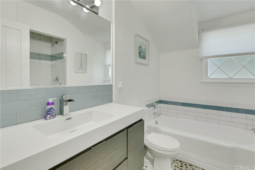 7112 Murietta Avenue Van Nuys, CA 91405 - Photo 14 of 68