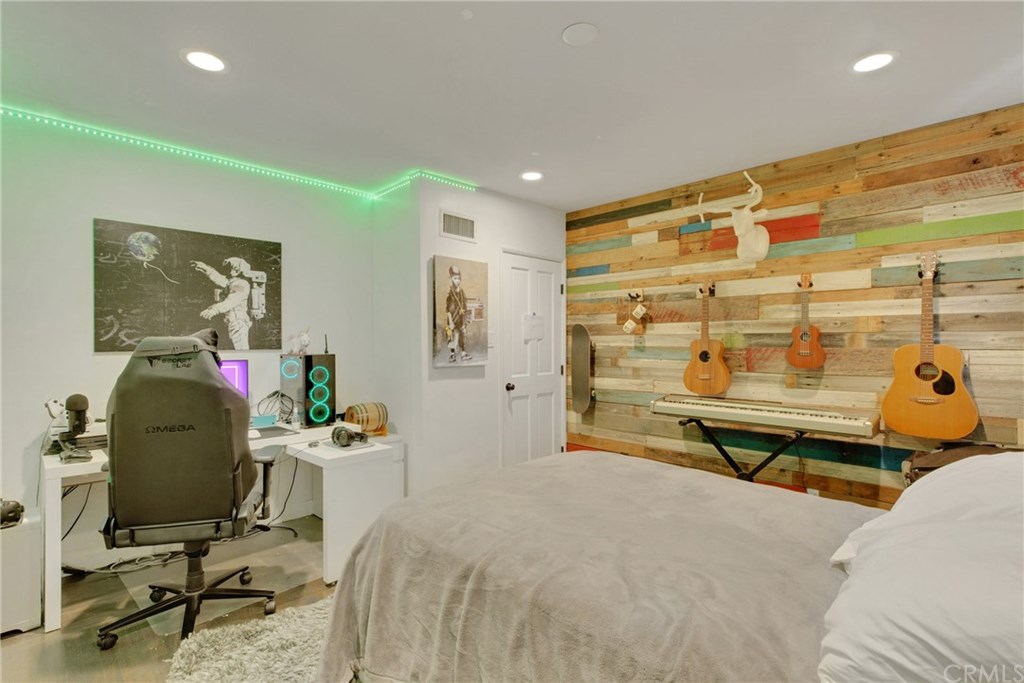 7112 Murietta Avenue Van Nuys, CA 91405 - Photo 19 of 68