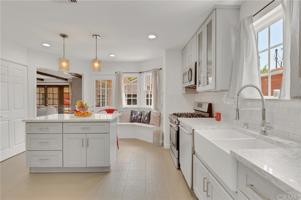 7112 Murietta Avenue Van Nuys, CA 91405 - Photo 21 of 68