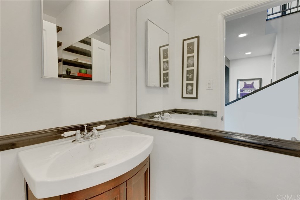 7112 Murietta Avenue Van Nuys, CA 91405 - Photo 40 of 68