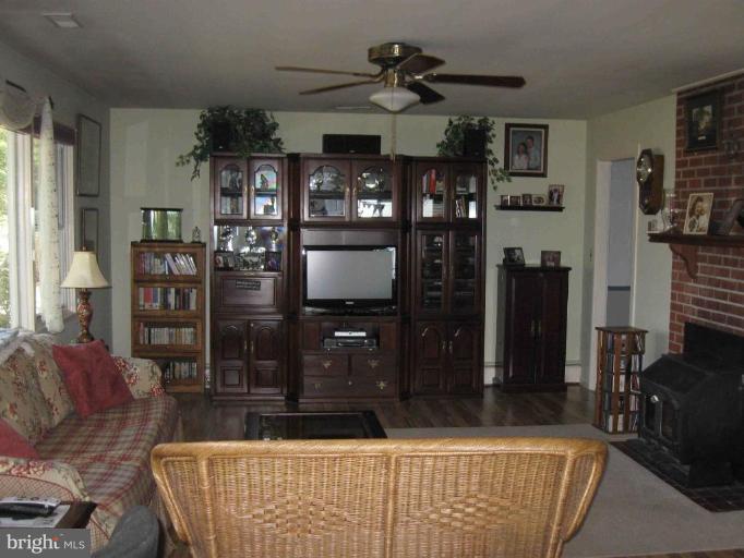 40175 Wathen Road Leonardtown, MD 20650 - Photo 10 of 18 Warm and Inviting Family Room