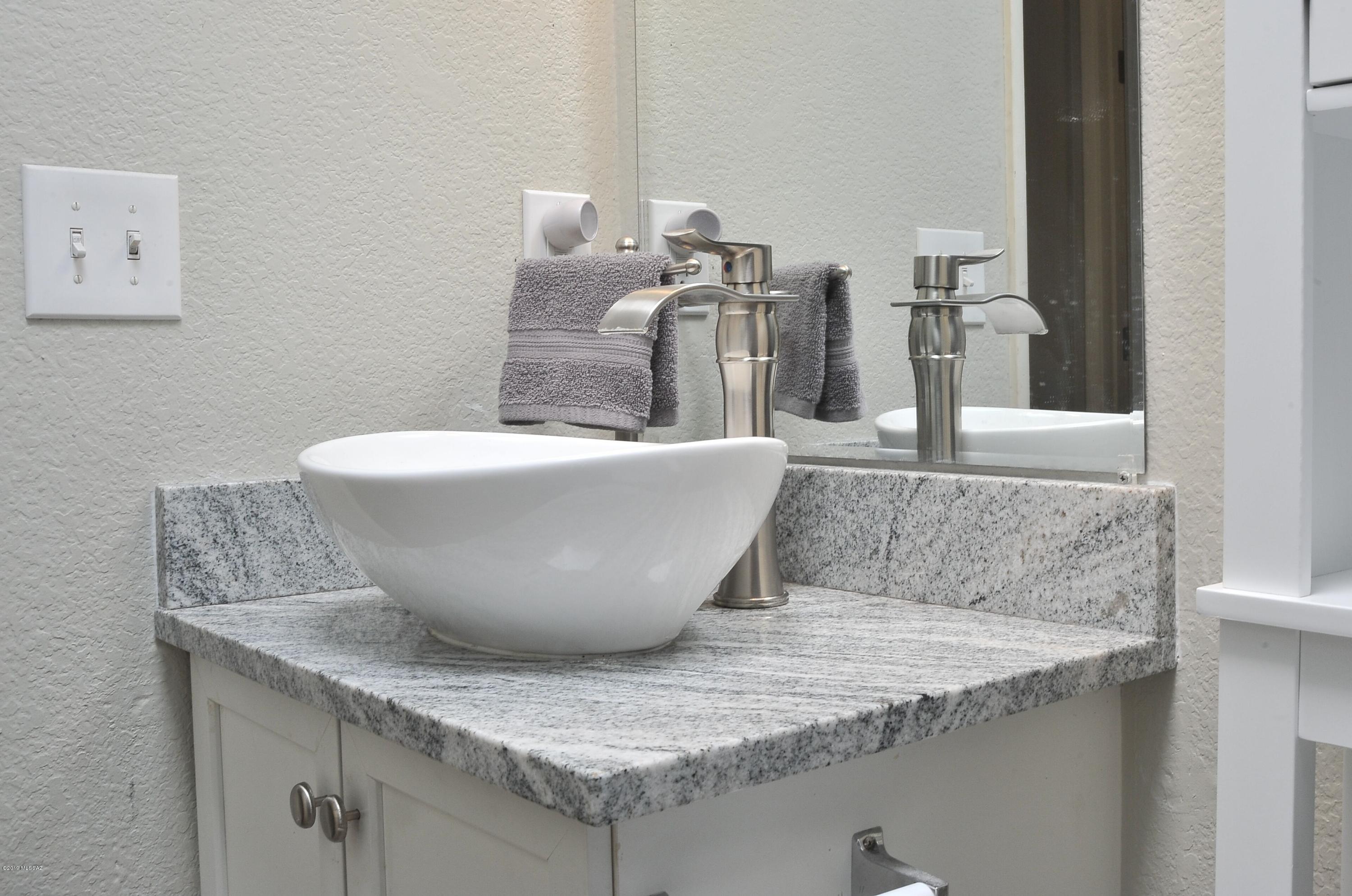 211 West Roger Road, Unit 15 Tucson, AZ 85705 - Photo 21 of 32