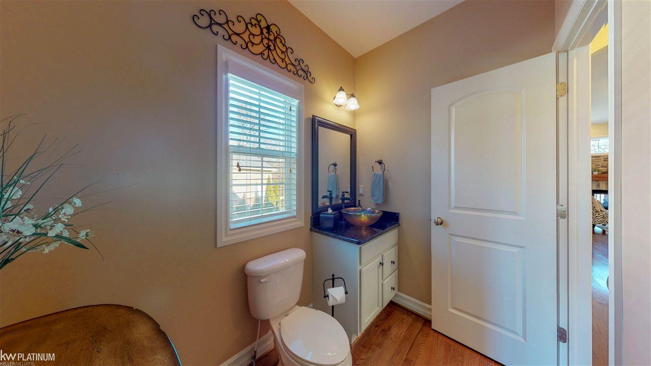 533 Andover Court Rochester, MI 48306 - Photo 25 of 44 Lavatory