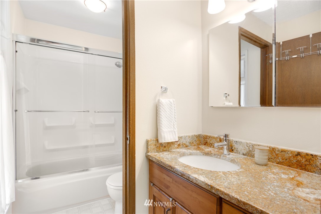 16623 Southeast 144th Street Renton, WA 98059 - Photo 11 of 25 Gallery Image 11