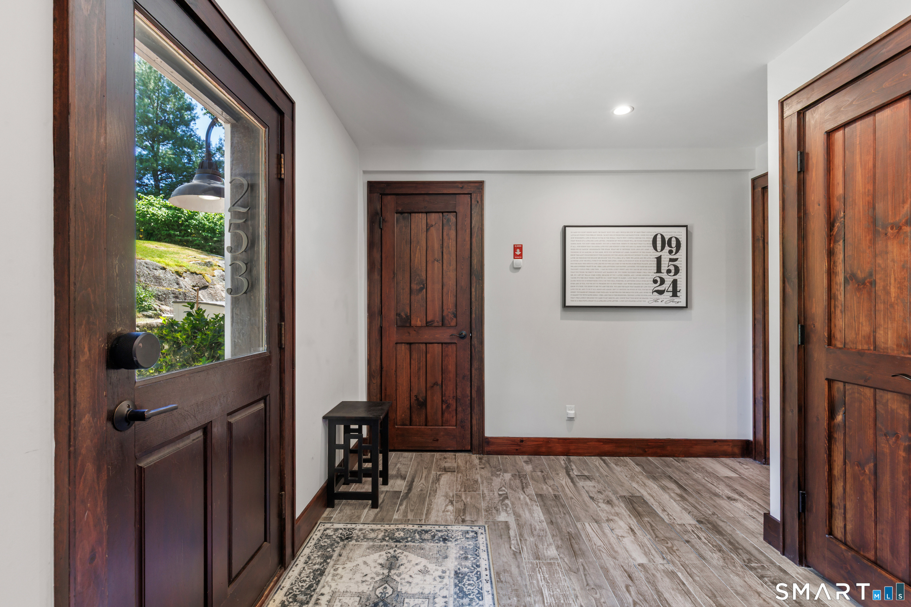253 Tokeneke Road Darien, CT 06820 - Photo 3 of 25 Entry
