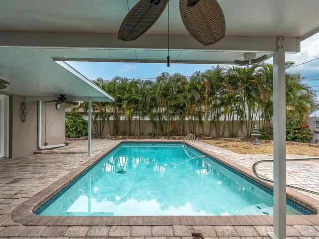 $650,000 | 8235 39th Avenue North, St. Petersburg, FL 33709