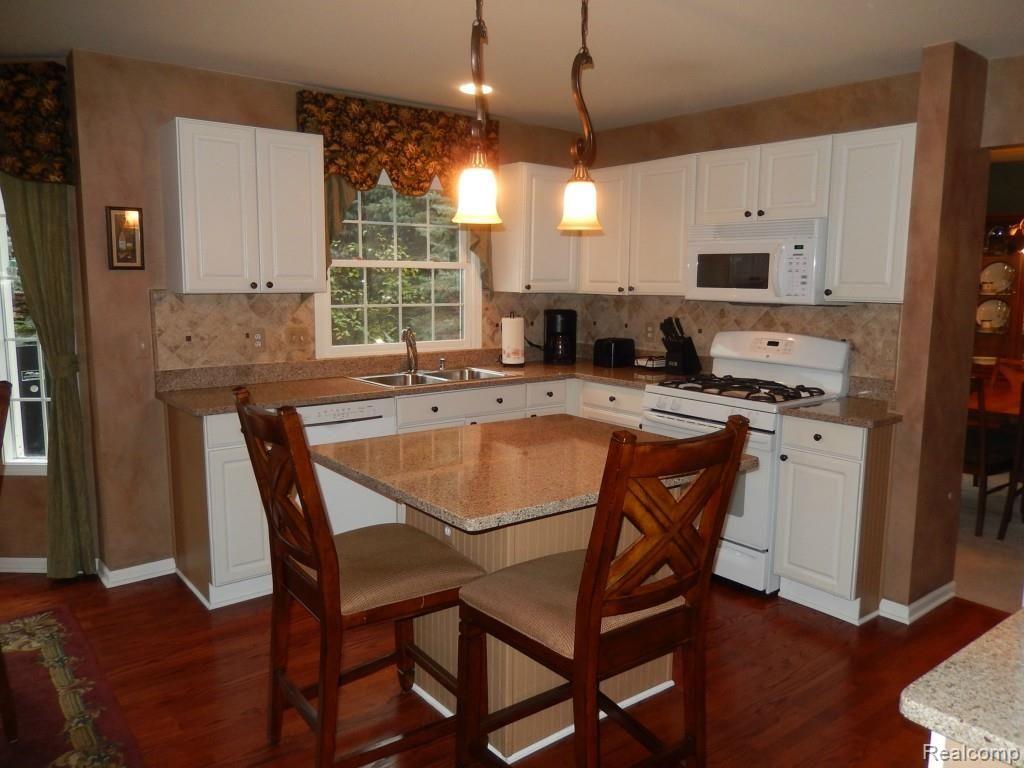 1007 Pointe Pl Boulevard Rochester, MI 48307 - Photo 9 of 18