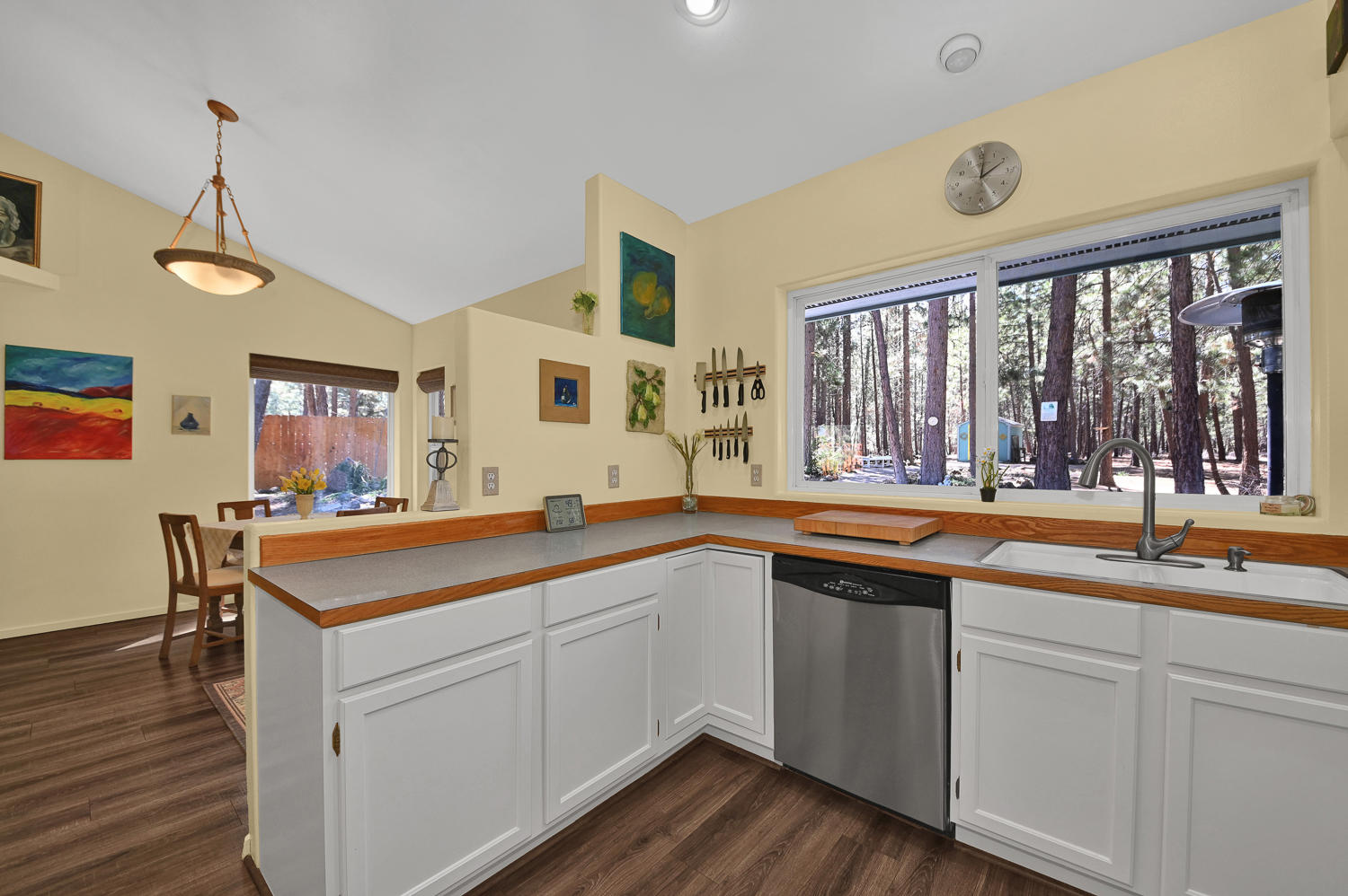 60065 Agate Road Bend, OR 97702 - Photo 8 of 40 60065 Agate Rd
