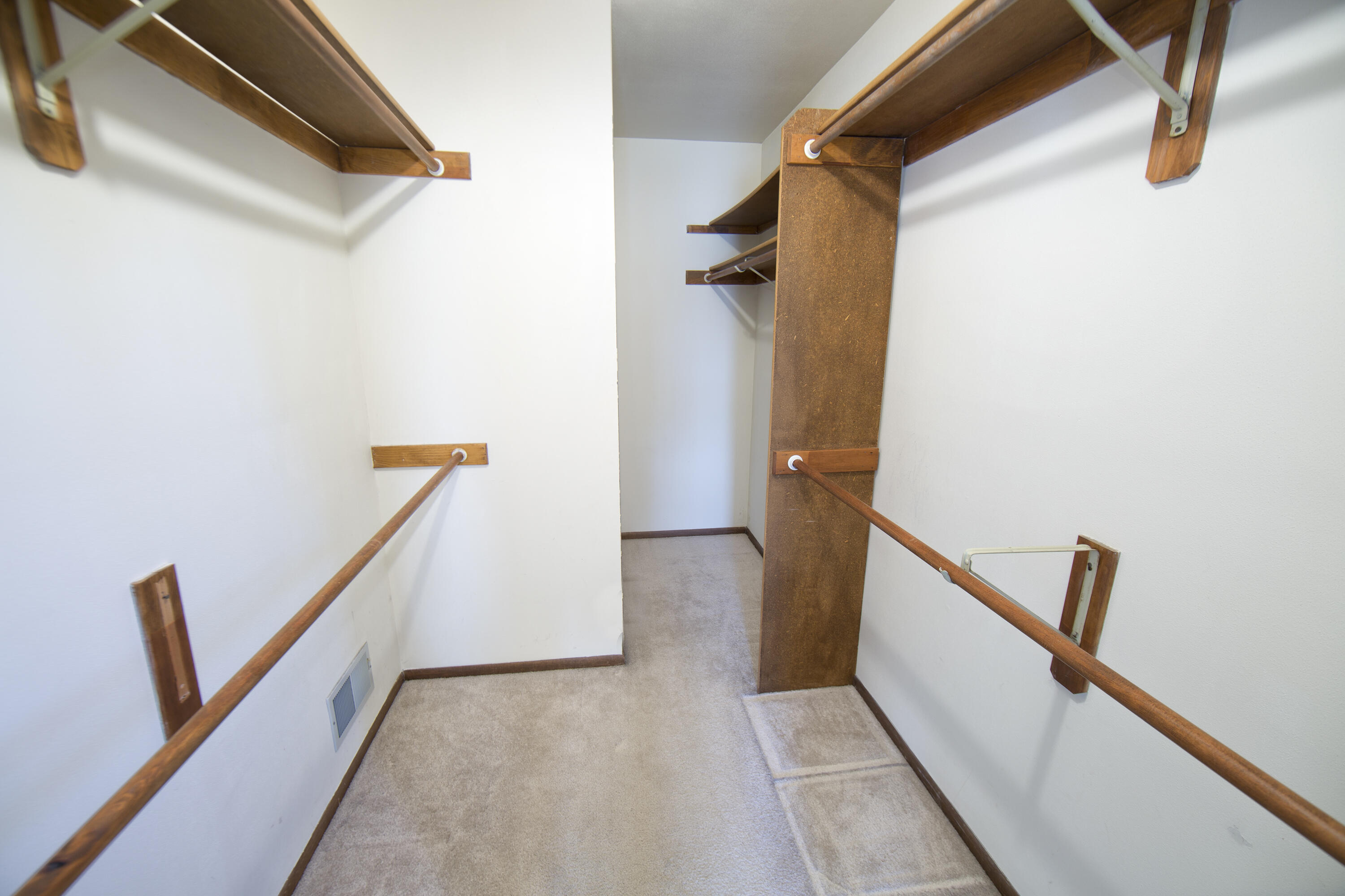 4445 South Longview Drive New Berlin, WI 53151 - Photo 14 of 25 Master WIC