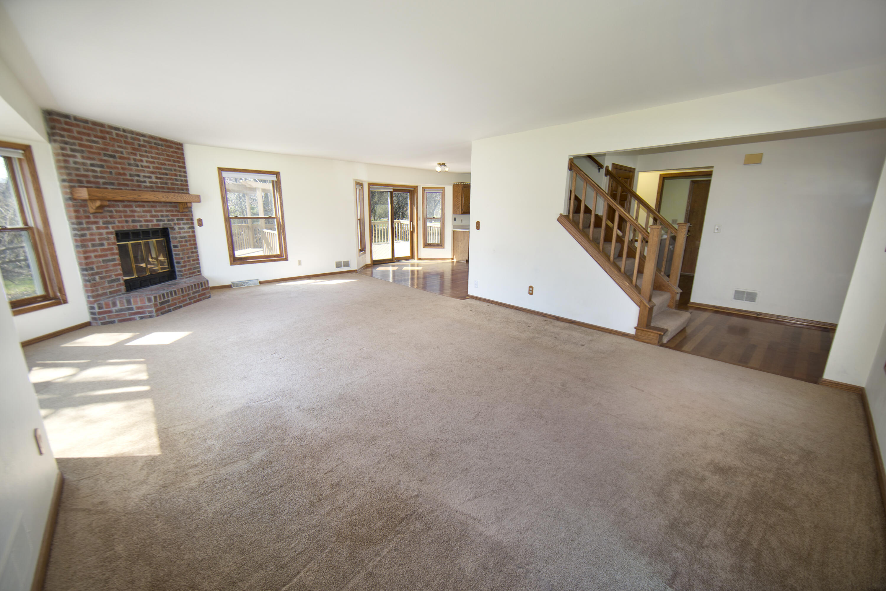 4445 South Longview Drive New Berlin, WI 53151 - Photo 3 of 25 Living Room