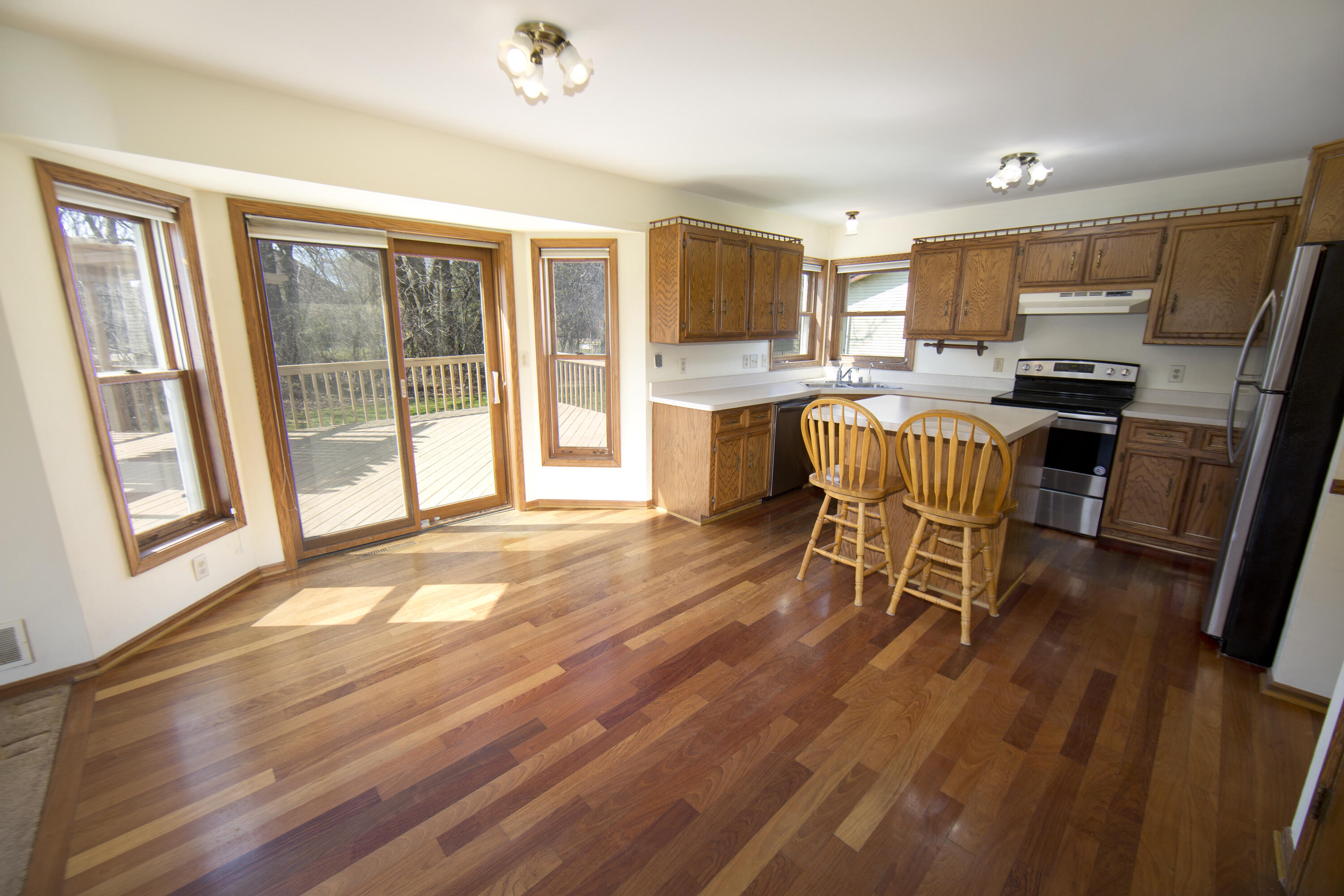 4445 South Longview Drive New Berlin, WI 53151 - Photo 5 of 25 Dinette