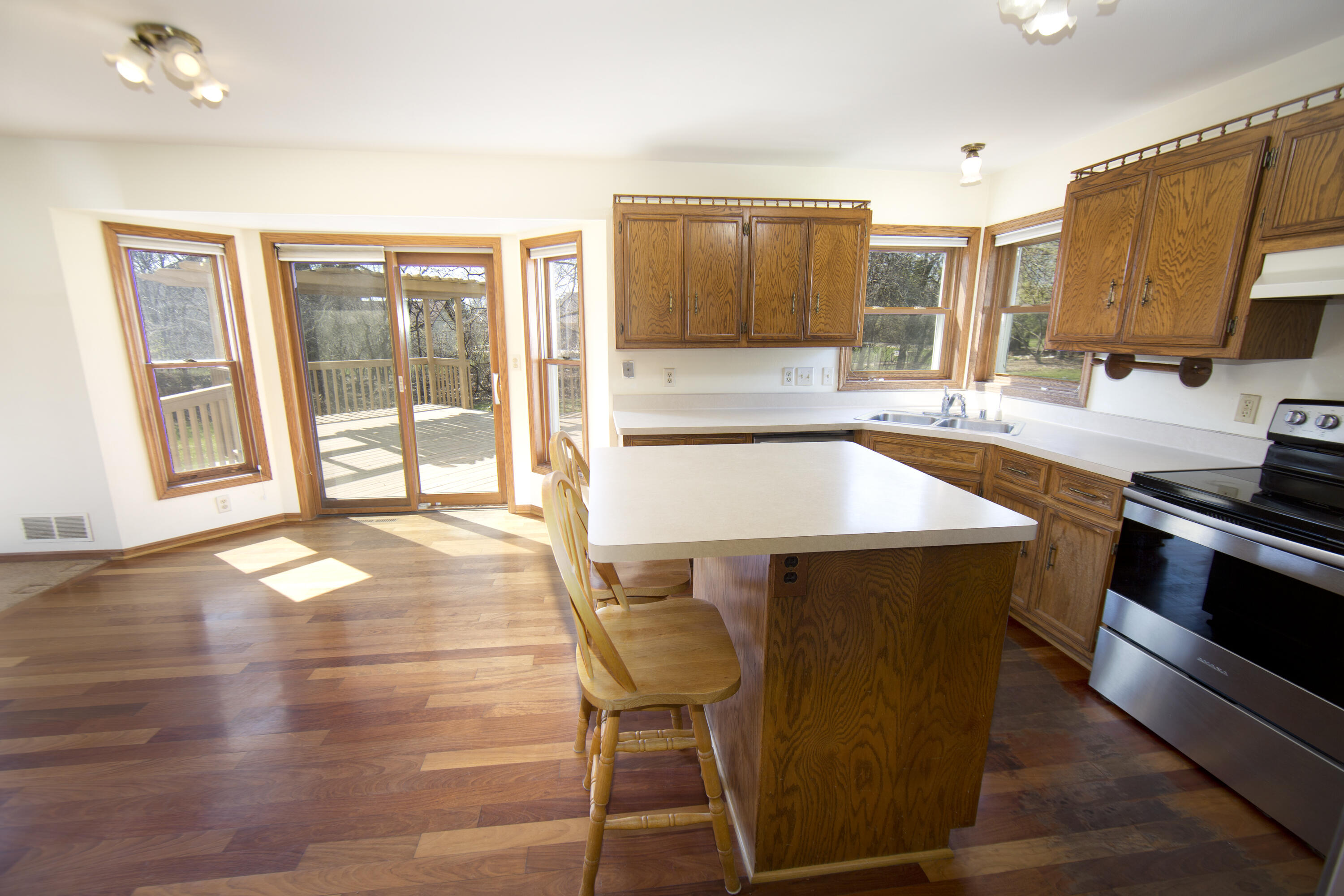 4445 South Longview Drive New Berlin, WI 53151 - Photo 6 of 25 Kitchen