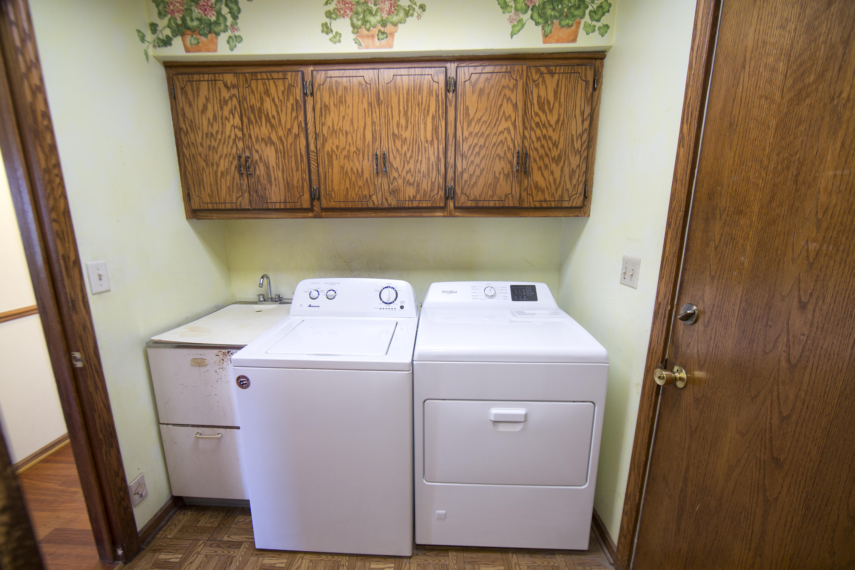 4445 South Longview Drive New Berlin, WI 53151 - Photo 9 of 25 1st Floor Laundry