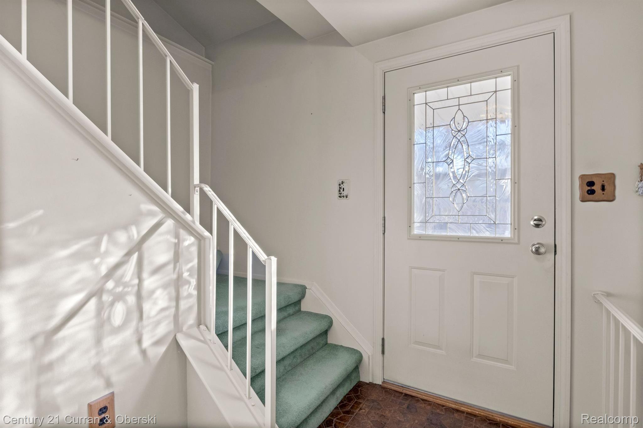 21648 Hall Road Trenton, MI 48183 - Photo 12 of 28 Entry
