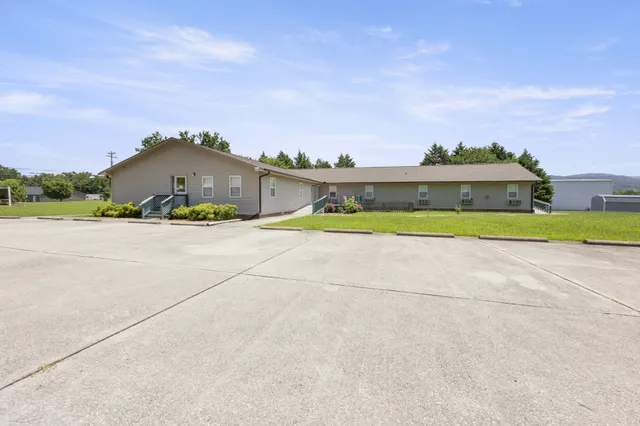 $499,900 | 328 Cumberland Street West, Cowan, TN 37318