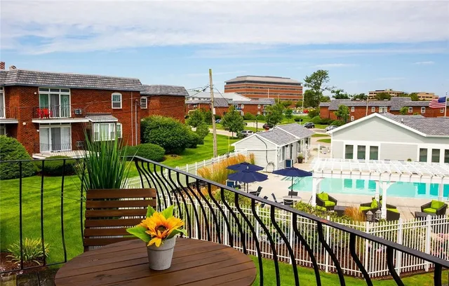 $2,400 | 3 Admiralty Drive, Unit 33, Middletown, RI 02842