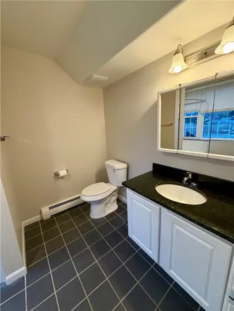 $2,400 | 3 Admiralty Drive, Unit 33, Middletown, RI 02842