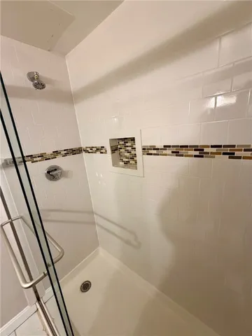 $2,400 | 3 Admiralty Drive, Unit 33, Middletown, RI 02842