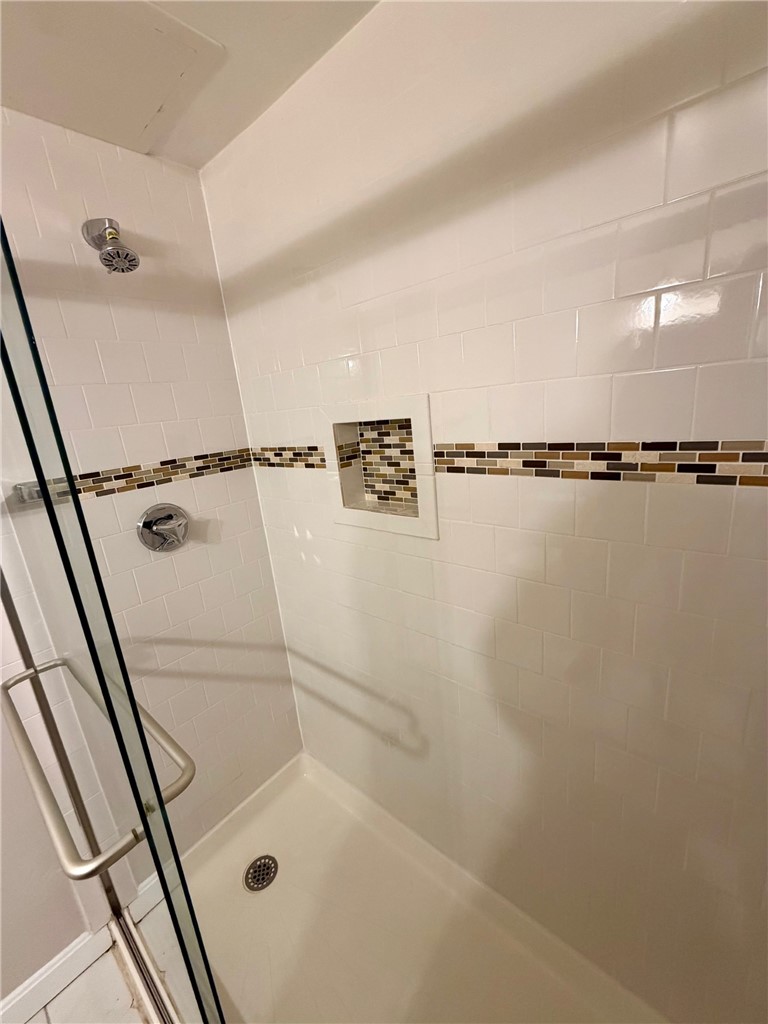 3 Admiralty Drive, Unit 33 Middletown, RI 02842 - Photo 15 of 19