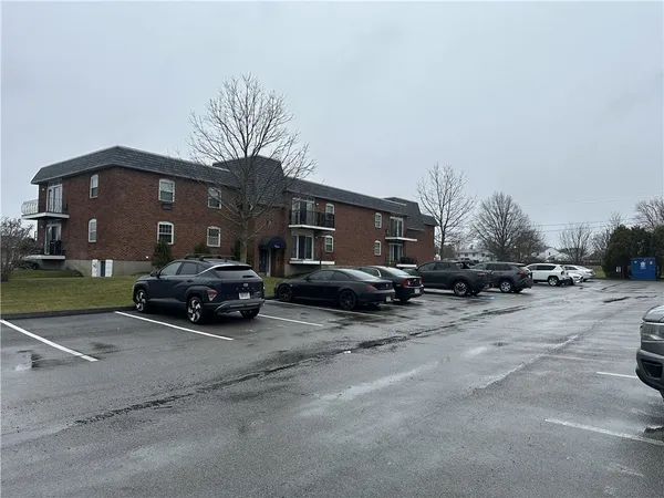 $2,400 | 3 Admiralty Drive, Unit 33, Middletown, RI 02842