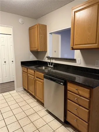 $2,400 | 3 Admiralty Drive, Unit 33, Middletown, RI 02842