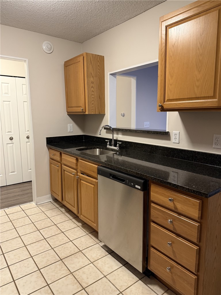 3 Admiralty Drive, Unit 33 Middletown, RI 02842 - Photo 4 of 19