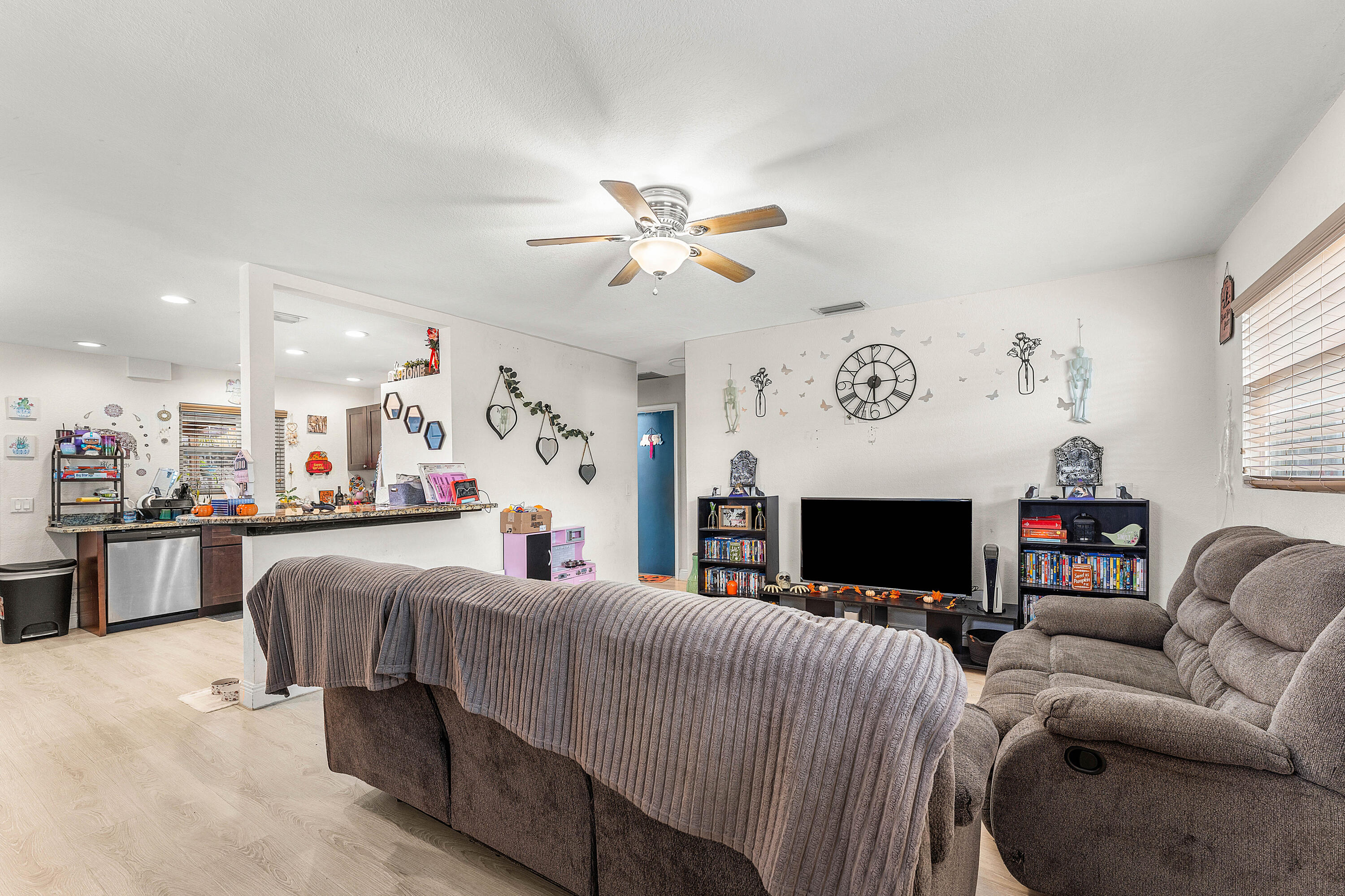 2907 Apalachee Road Palm Springs, FL 33406 - Photo 19 of 27 019-2907ApalacheeRoad-PalmSprings-FL-334