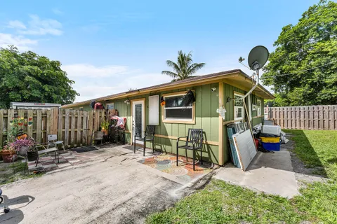 $584,000 | 2907 Apalachee Road, Palm Springs, FL 33406