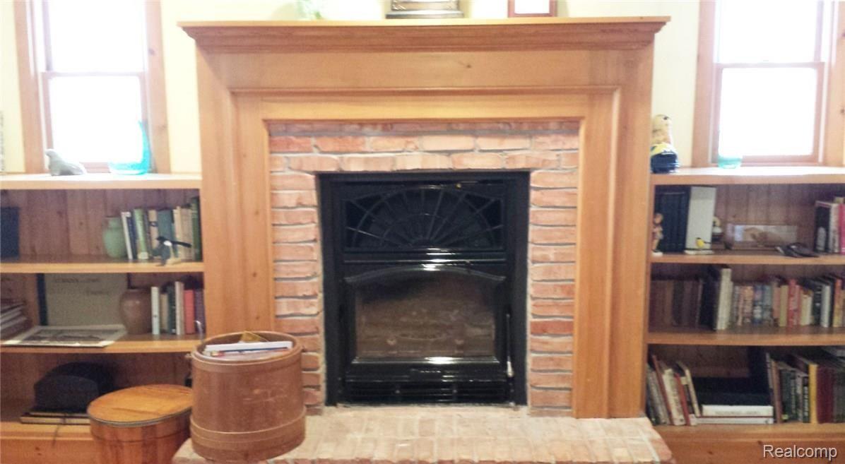 4936 North Branch Road North Branch, MI 48461 - Photo 23 of 72 LvngRm4.jpg