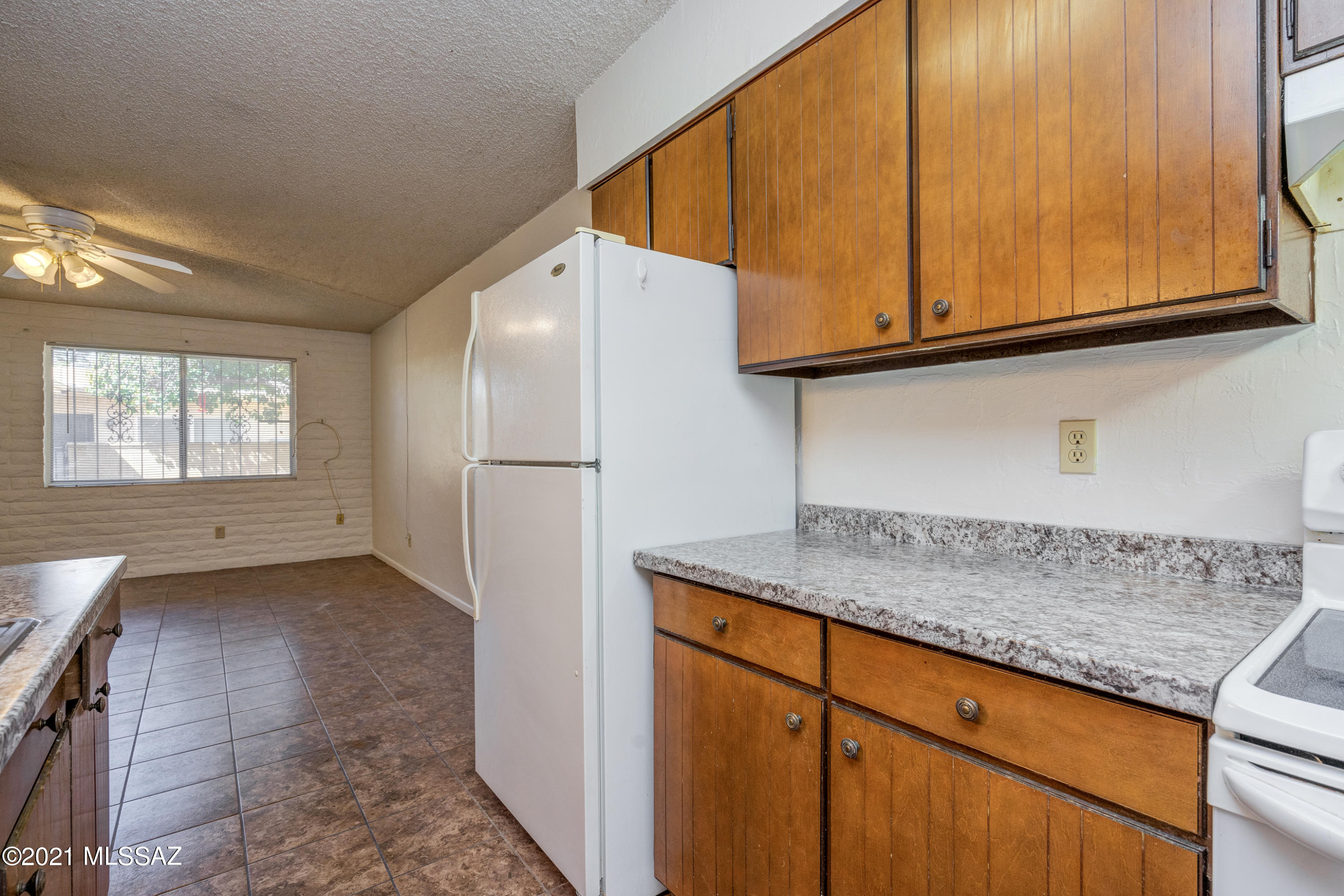 810 South Kolb Road Tucson, AZ 85710 - Photo 9 of 28