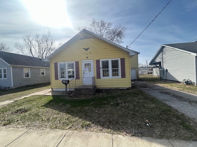 529 North 2nd Street Watseka, IL 60970 - Photo 2 of 11 a house view with a backyard space