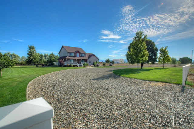 1598 P Road Loma, CO 81524 - Photo 3 of 25 a view of a green field with big trees